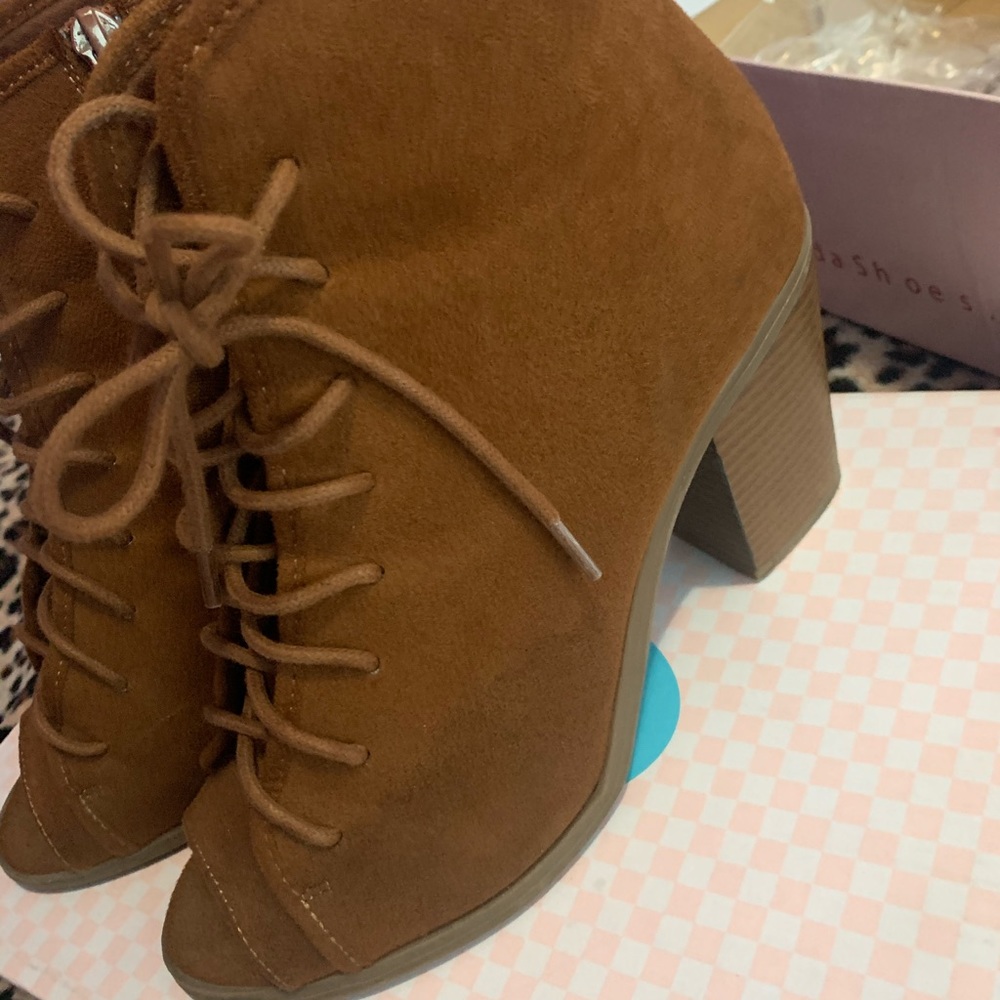 Heels - Picture 3 of 3